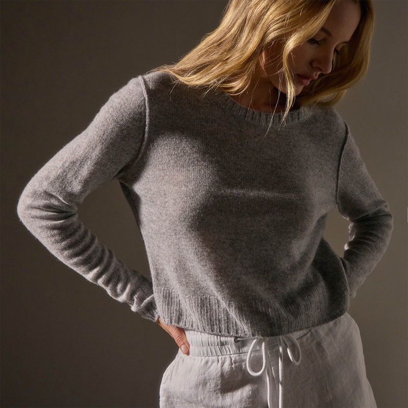 Soft Featherweight Cashmere Cropped Sweater – Light Heather Grey