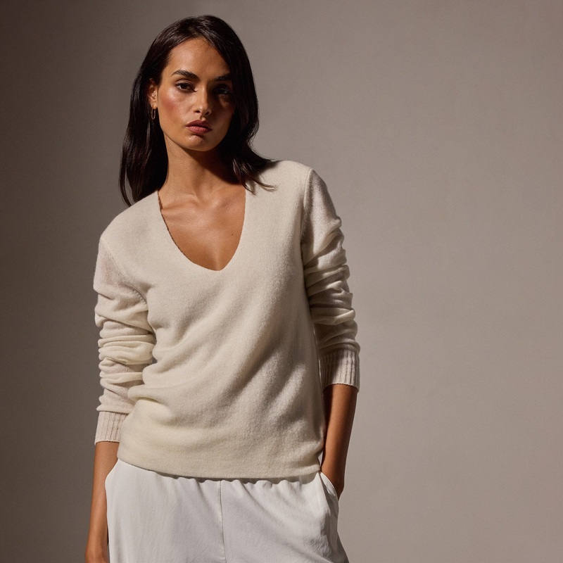 Soft Featherweight Cashmere Deep V Sweater – Oyster