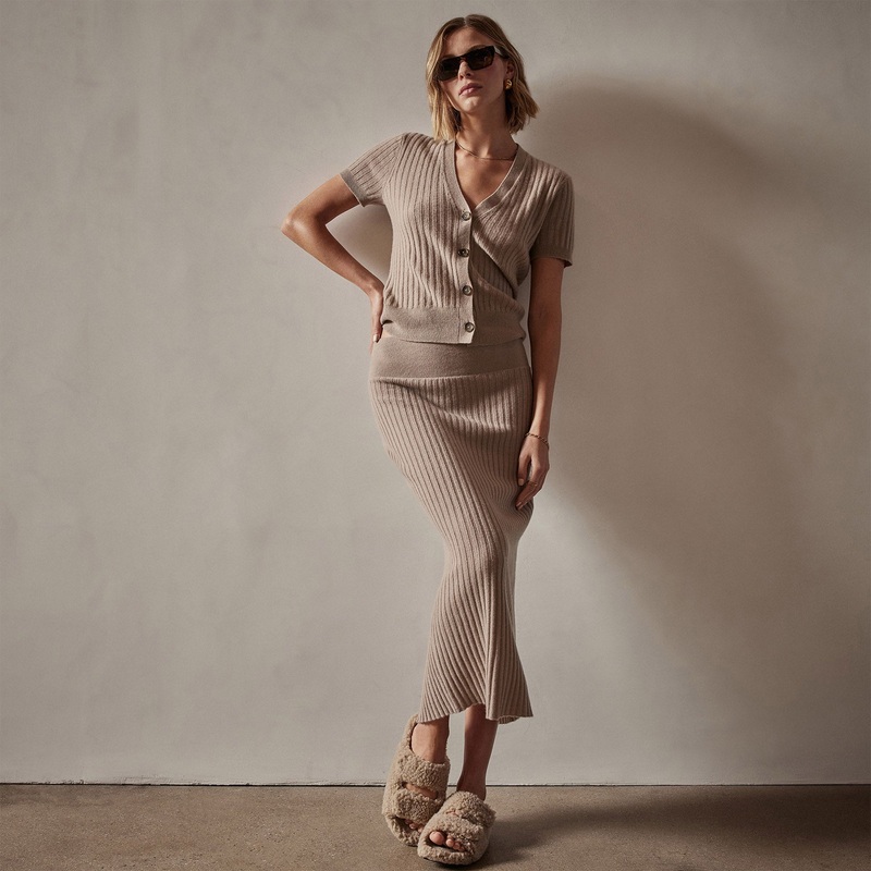 Ribbed Cashmere Pencil Skirt – Mocha