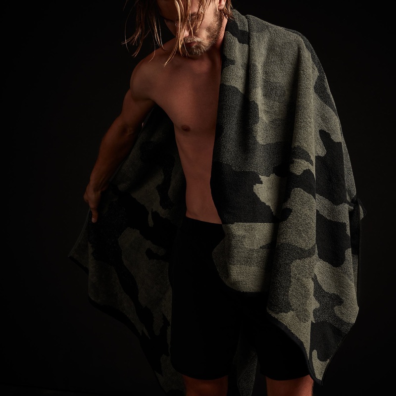 Camo Beach Towel – Palm/Black