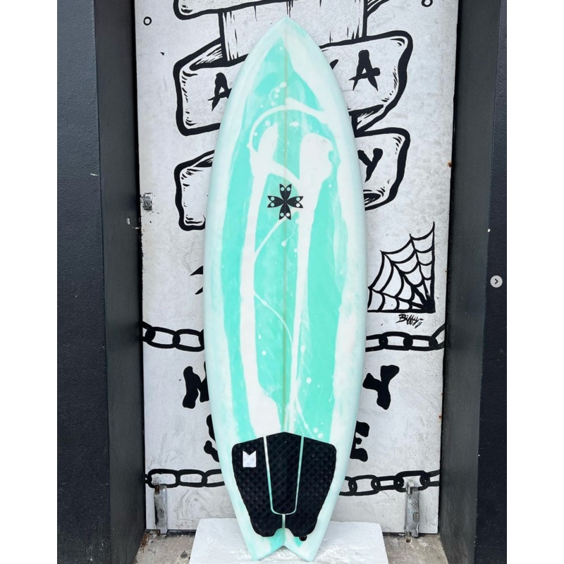 USED – 5’5 SPACE HAWK (32L)